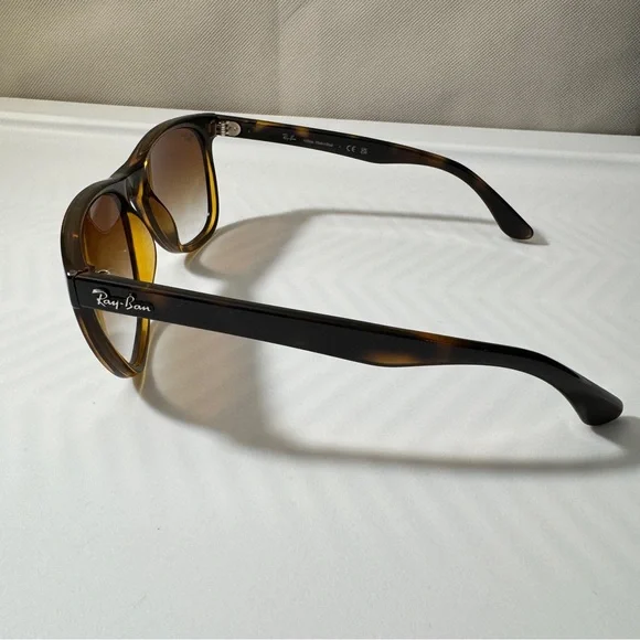 Ray-Ban RB4184 - Picture 2 of 8